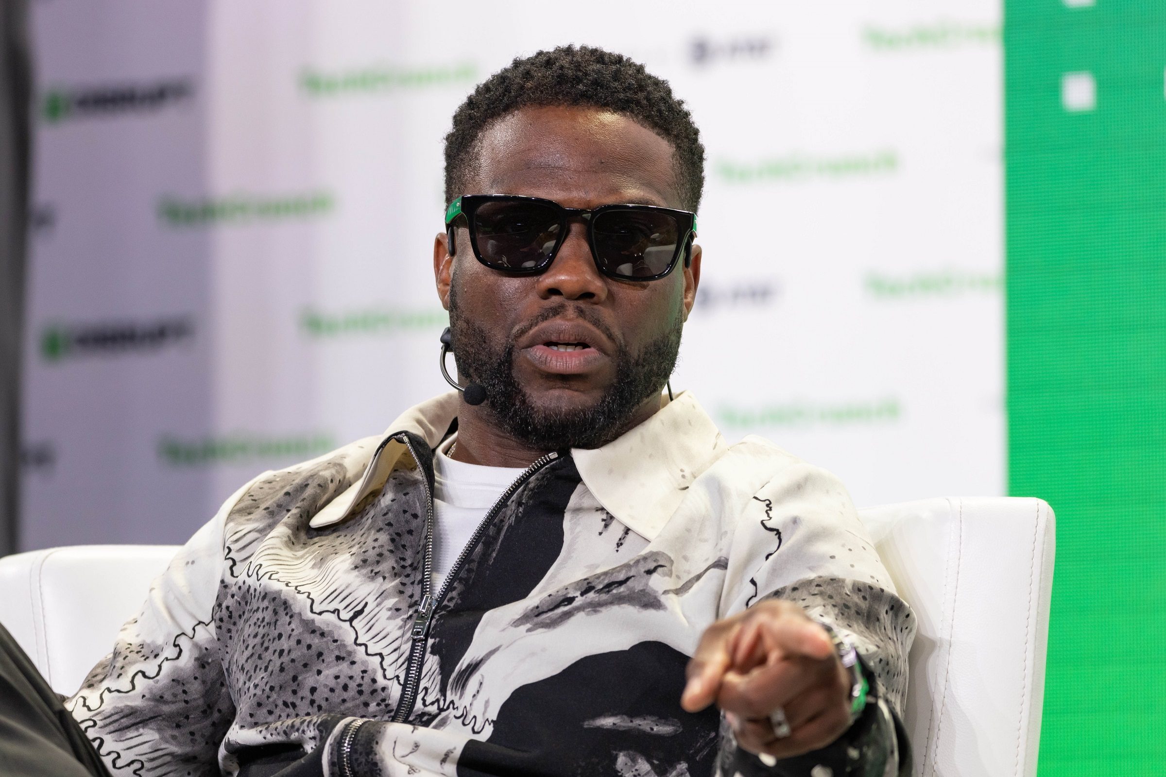 كيفن هارت حركة الأفروسنتريك