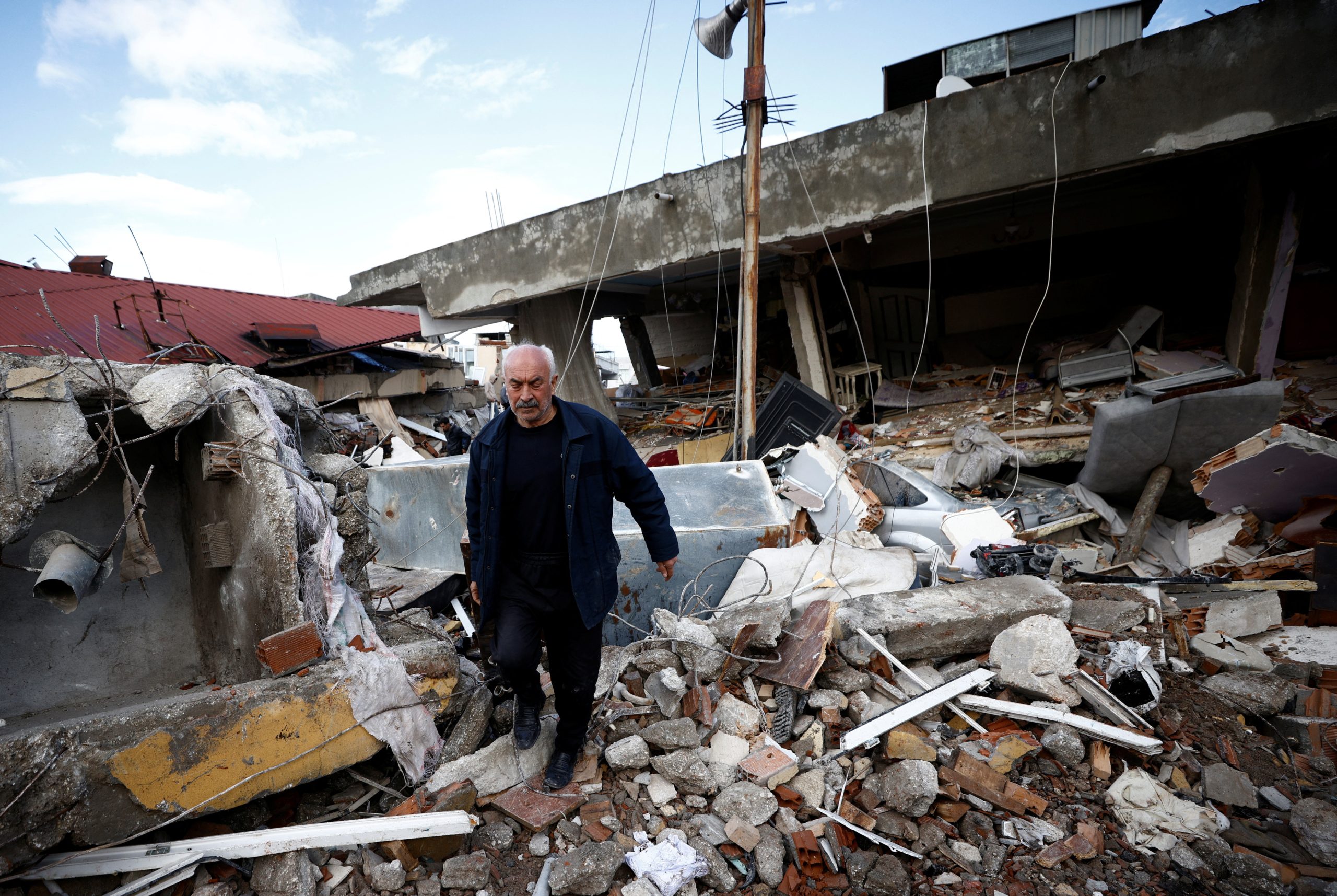 زلزال تركيا سوريين اذن السفر