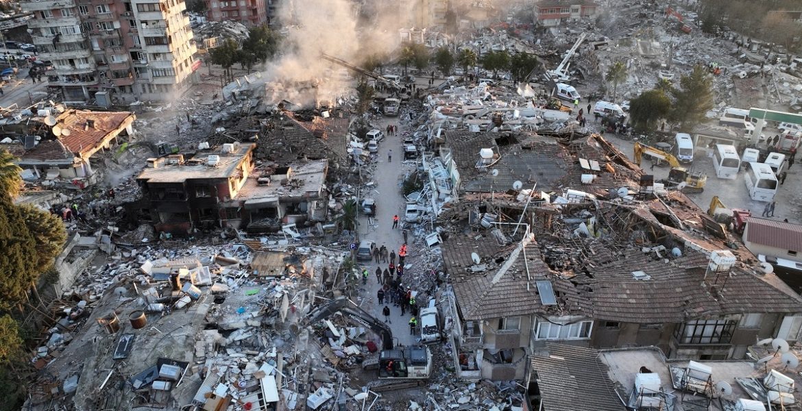 3 مليارات دولار لتسليح أوكرانيا و6 ملايين لإغاثة المنكوبين.. زلزال تركيا ووجه أوروبا القبيح دائماً!