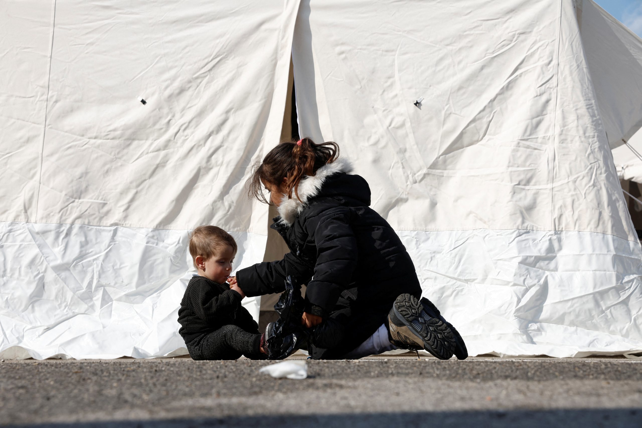 الوطن العربي يمد يد العون لتركيا.. جسور جوية وحملات شعبية تقف إلى جانب ضحايا الزلزال المدمر
