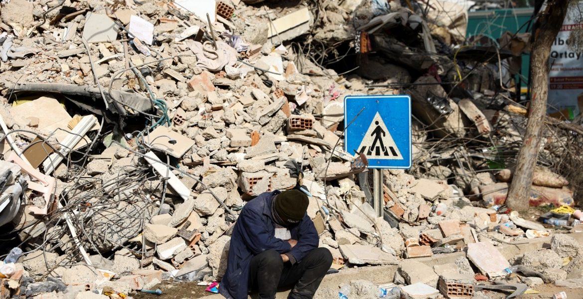 الدول العربية تسابق الزمن لدعم ضحايا زلزال تركيا وسوريا.. جهود رسمية وشعبية لم تتوقف طيلة 23 يوماً