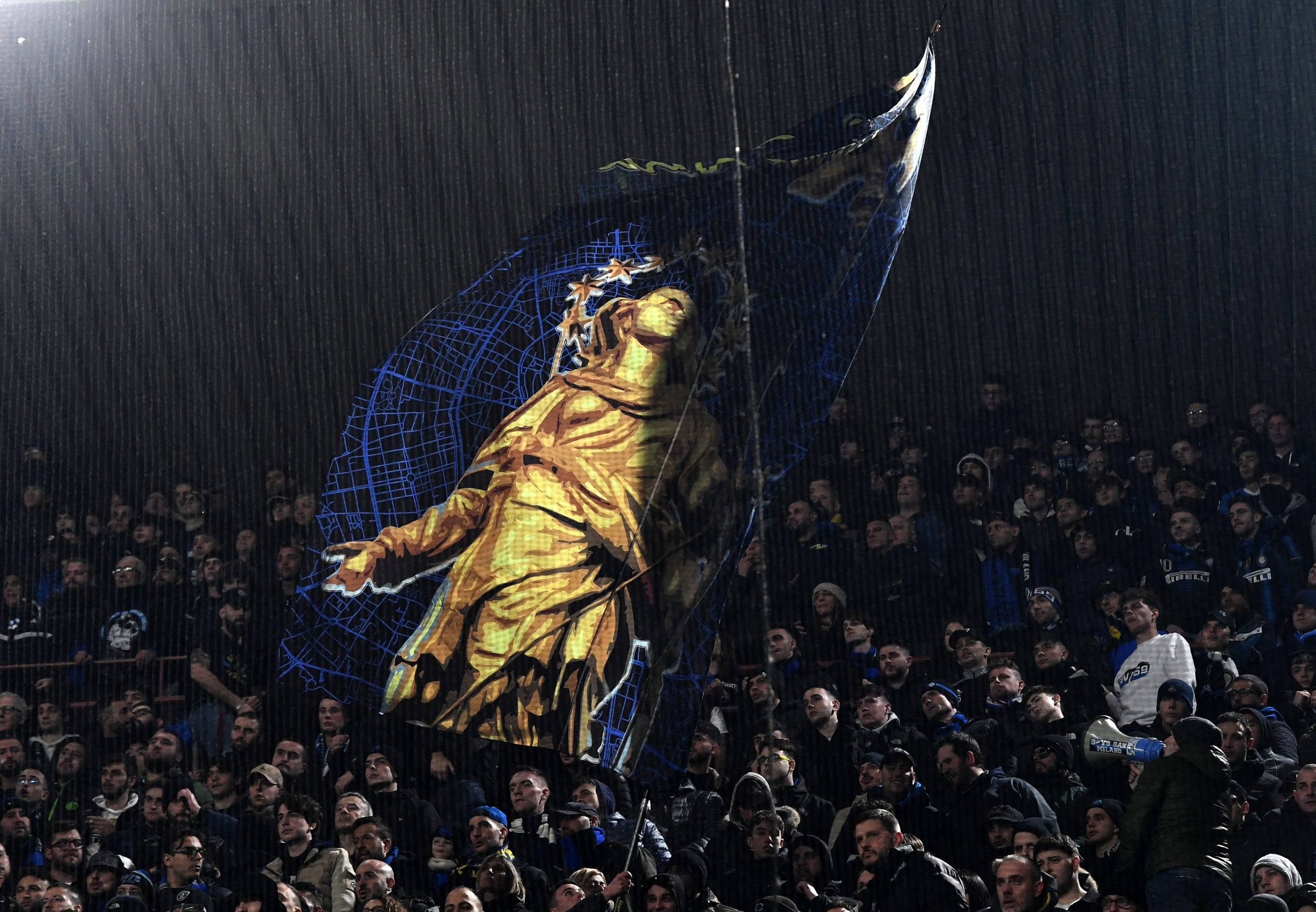 مجهول يرسل رأس خنزير لناد إيطالي (رويترز)