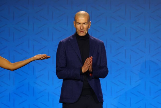 لم يستبعد العودة إلى التدريب قريباً.. زيدان يحصل على وظيفة جديدة بعيداً عن كرة القدم