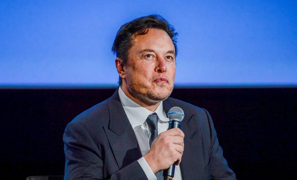 تويتر ماسك موظفة نائمة