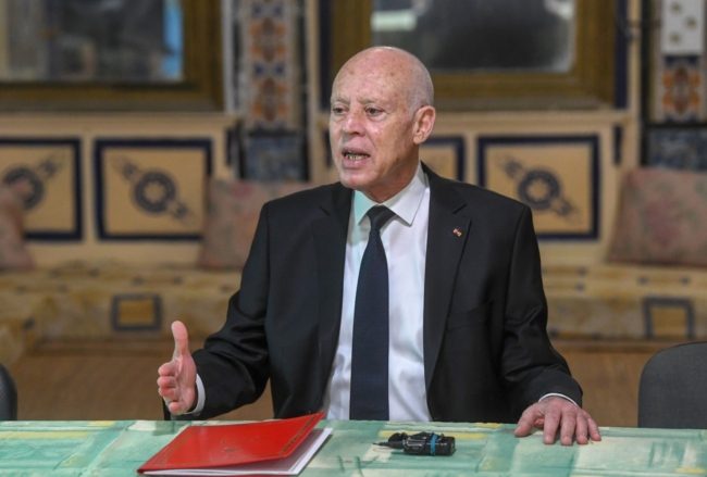 الاتحاد الإفريقي ينتقد تصريحات قيس سعيد ضد المهاجرين.. وتونس تؤكد على أن خطاب الرئيس “أُسيء فهمه”