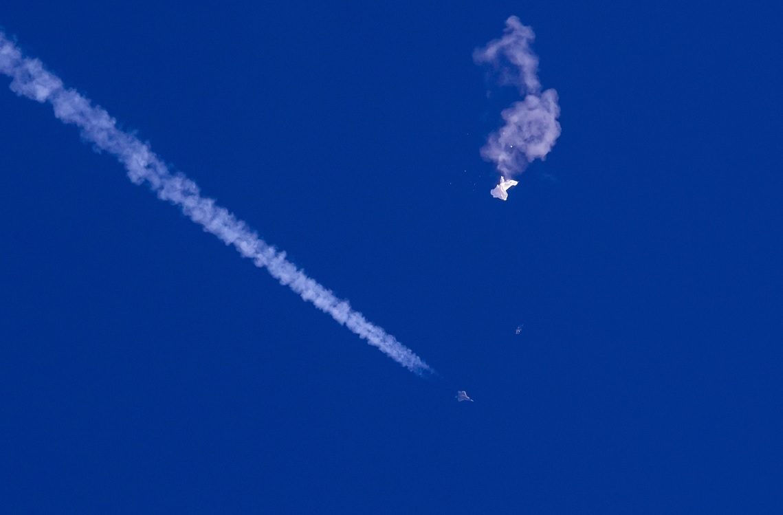 “هل كان سيهبط بفناء منزلنا؟”.. كواليس إسقاط رابع جسم “مجهول” بين كندا وأمريكا خلال أسبوع