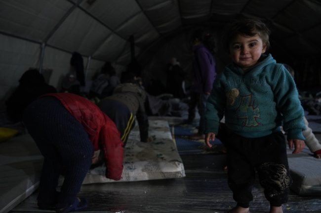 لماذا يتم تسييس المساعدات الإنسانية من الدول الكبرى؟