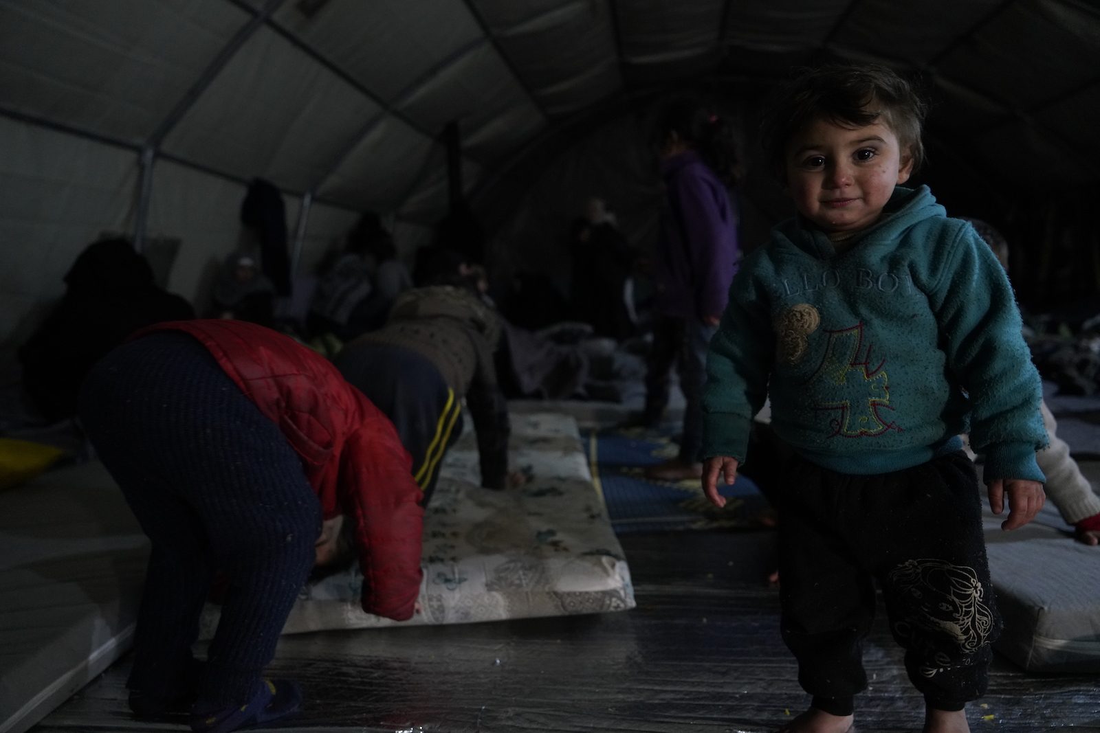 أوضاع إنسانية صعبة بعد الزلزال في مناطق الشمال السوري - خاص عربي بوست