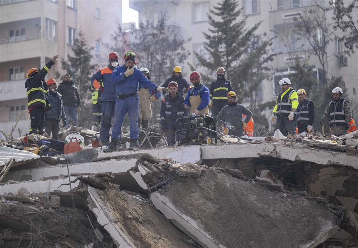 جهود عربية متواصلة لإغاثة منكوبي الزلزال.. الأردن يرسل فرقاً طبية والجزائر تخصص مساعدات مالية