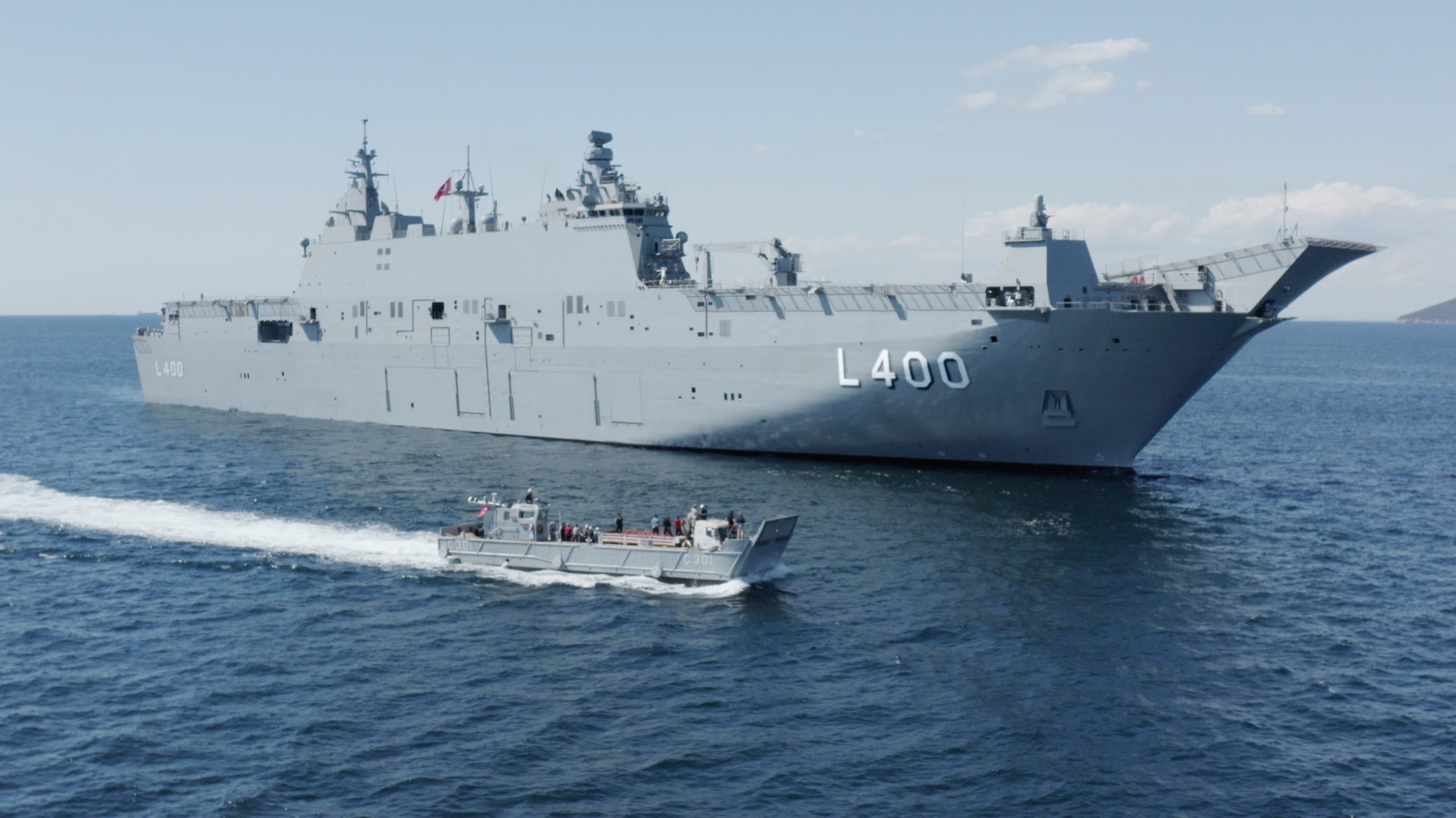 الأولى من نوعها في العالم واستغرق تطويرها عقدين.. تعرف على حاملة الطائرات التركية تي سي جي أناضول