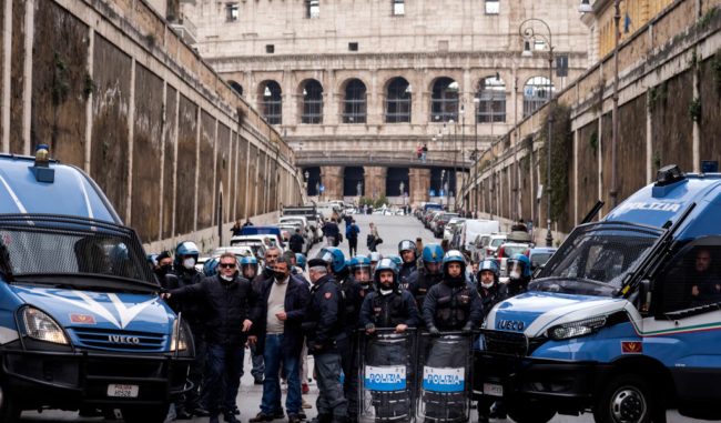 تفاصيل عن أكبر عملية أمنية ضد مافيا إيطالية شهيرة.. الشرطة ضبطت كوكايين بـ3 مليارات يورو