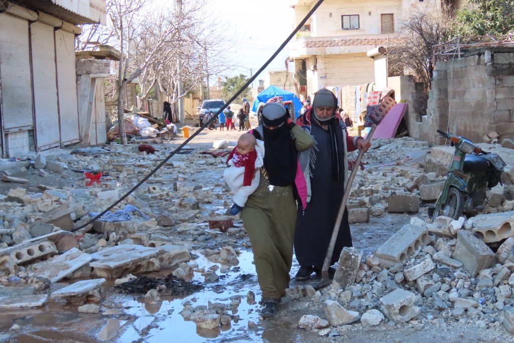 أوضاع إنسانية صعبة بعد الزلزال في مناطق الشمال السوري - خاص عربي بوست