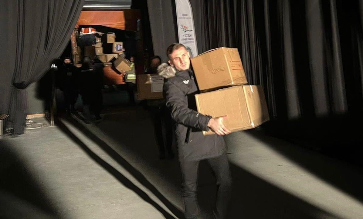 لاعب شهير ينظم حملات لدعم المتضررين في هاتاي بعد زلزال تركيا وسوريا (مواقع التواصل)