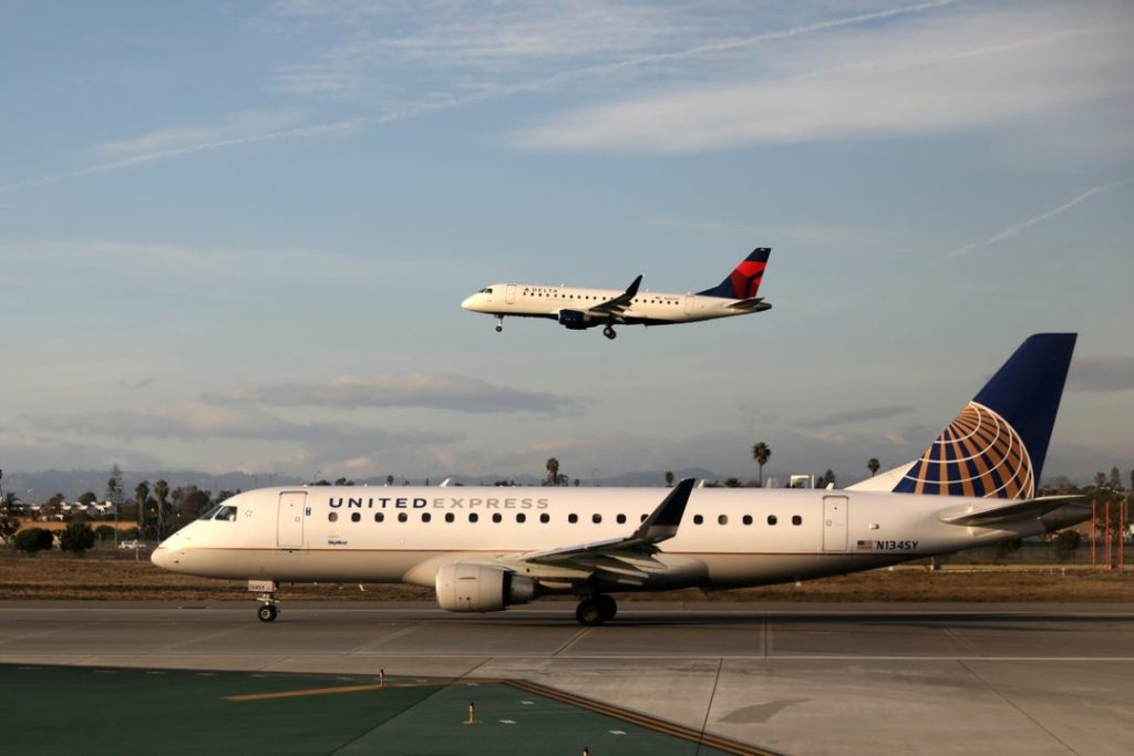 المطارات الأمريكية أمريكان إيرلاينز