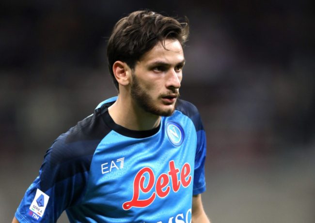 قدوته رونالدو ويشبهونه بميسي ويعيد إحياء إرث مارادونا.. من هو كفاراتسخيليا نجم نابولي؟