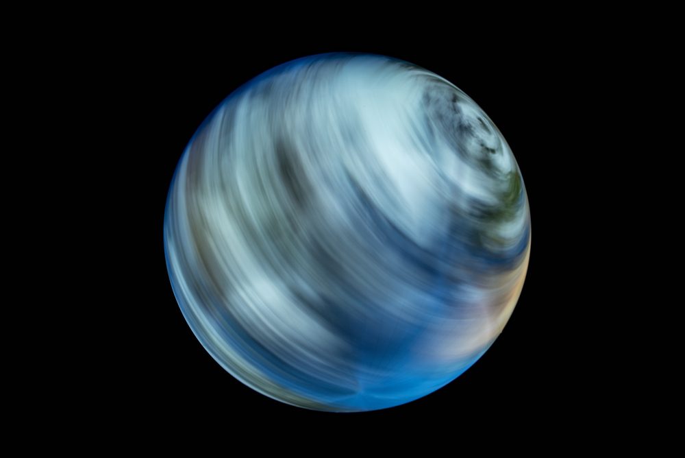 Shutter Stock/ لماذا تدور الأرض حول نفسها؟