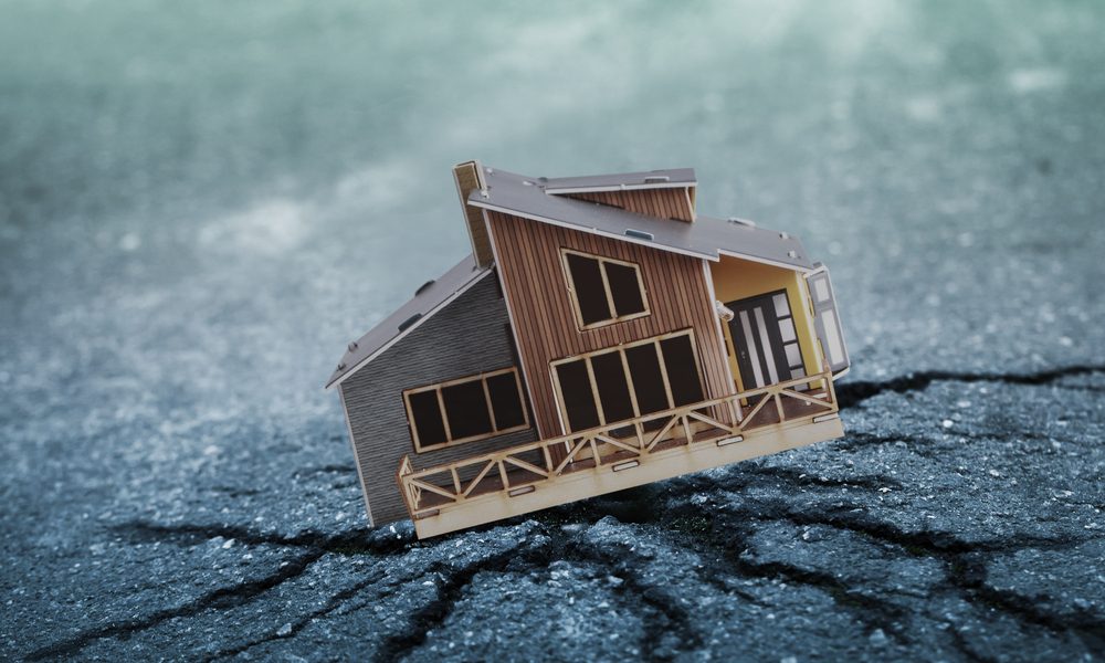 تأثر المباني بسبب الهزات الارتدادية| shutterstock