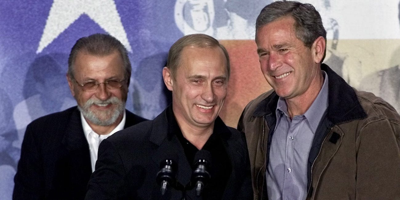 كان يسترضيها لدرجة مستفزة.. كيف حولت حرب العراق بوتين من حليف محتمل لأمريكا إلى عدو؟