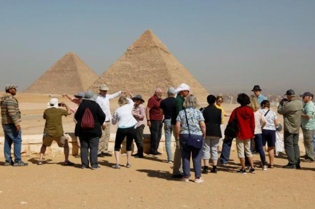 خسائر لشركات الطيران والفنادق صنعت مناطق زمنية مستقلة.. مميزات وعيوب تحول مصر للتوقيت الصيفي