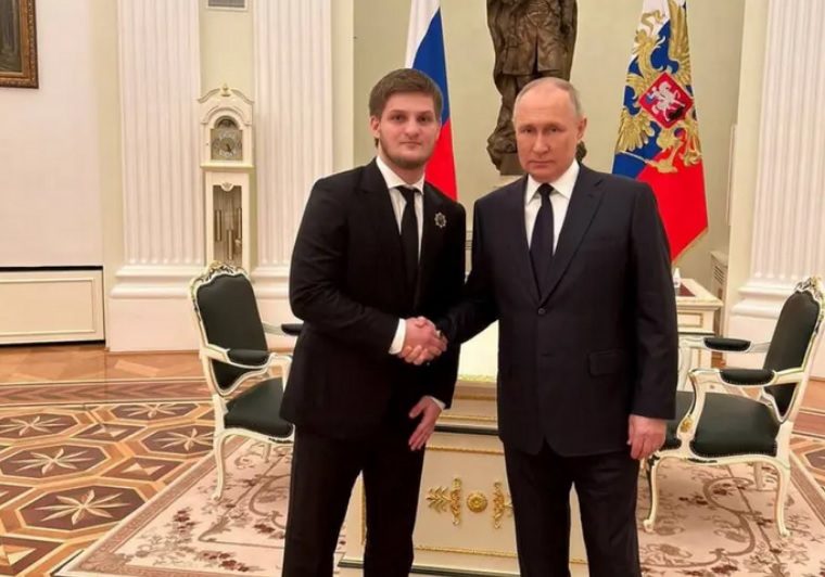 نجل قديروف مع بوتين<br>