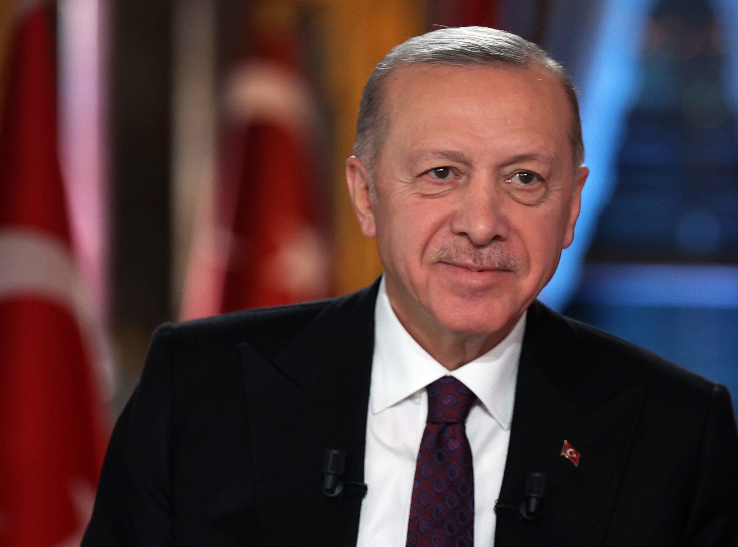 المعارضة التركية منقسمة على ذاتها قبيل الانتخابات.. الرئيس التركي رجب طيب أردوغان خلال مقابلة تلفزيونية، AA