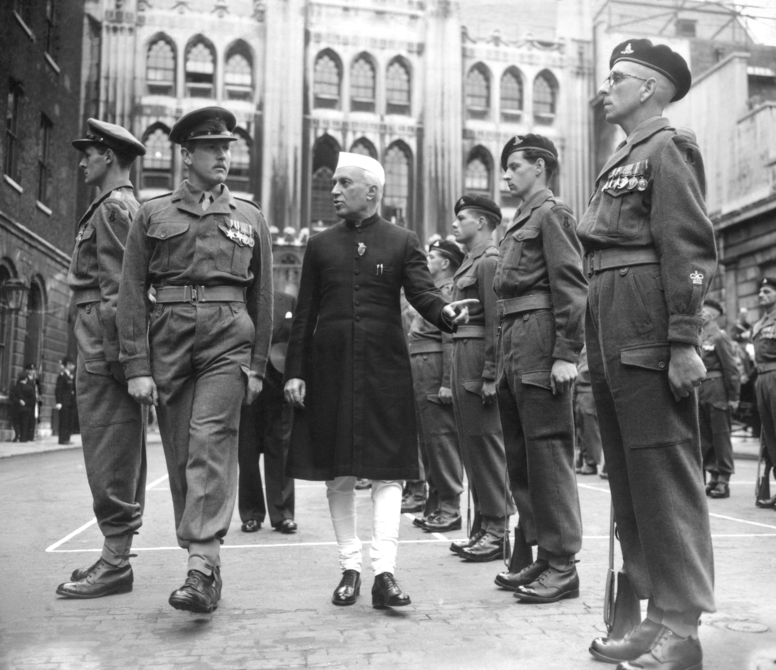 تتهمه حكومة مودي بـ”المتخبط”.. الغارديان: وثائق تكشف كواليس موافقة أول رئيس وزراء هندي على وقف النار مع باكستان