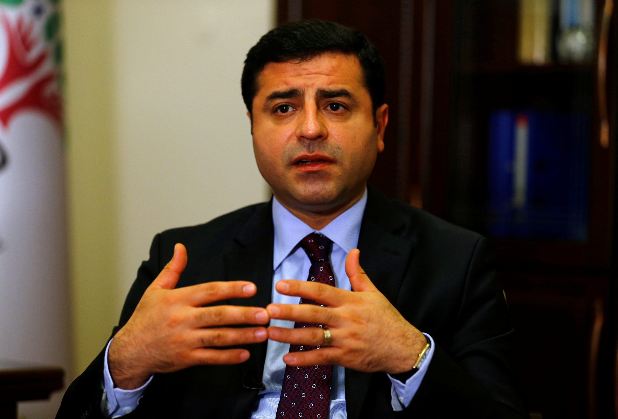 زعيم الأكراد السابق يوجه رسالة إلى أكشنار.. دعا للتفاوض مع حزبه وسط قلق من عودة الخلافات للطاولة السداسية