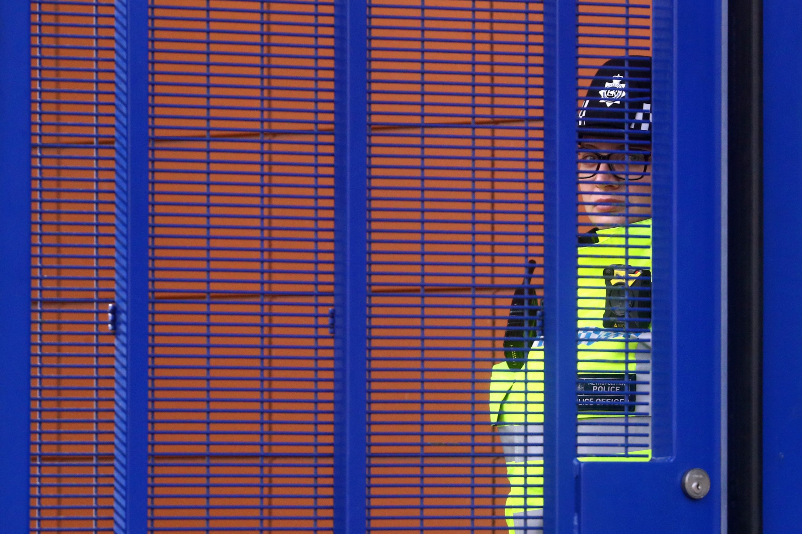 وضعوا لحم خنزير بحذاء ضابط مسلم! تقرير “تاريخي” يكشف حالات “تمييز وعنصرية” داخل شرطة لندن