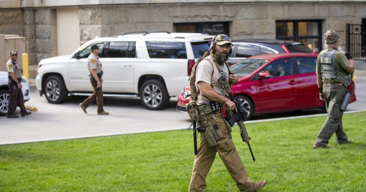 أمريكا تعتقل مواطنَين بتهمة التآمر لصالح موسكو.. اتهمتهما بإرسال تكنولوجيا طيران إلى روسيا