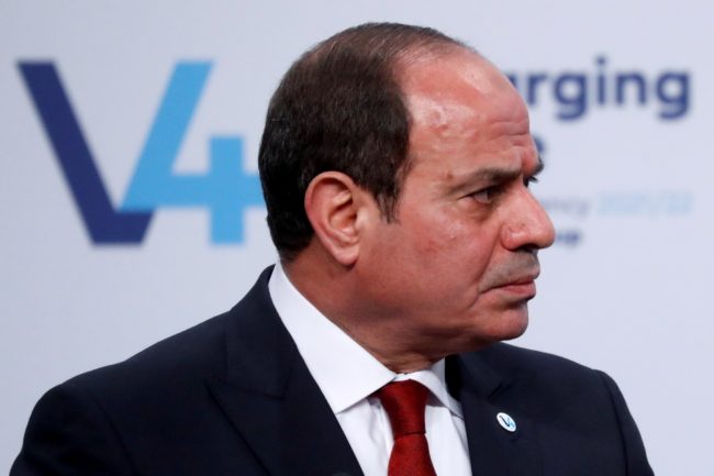 “رؤوس الأموال تهاجر ورجال الأعمال يائسون”.. مجلة أمريكية: هل تتجه مصر نحو الانهيار؟