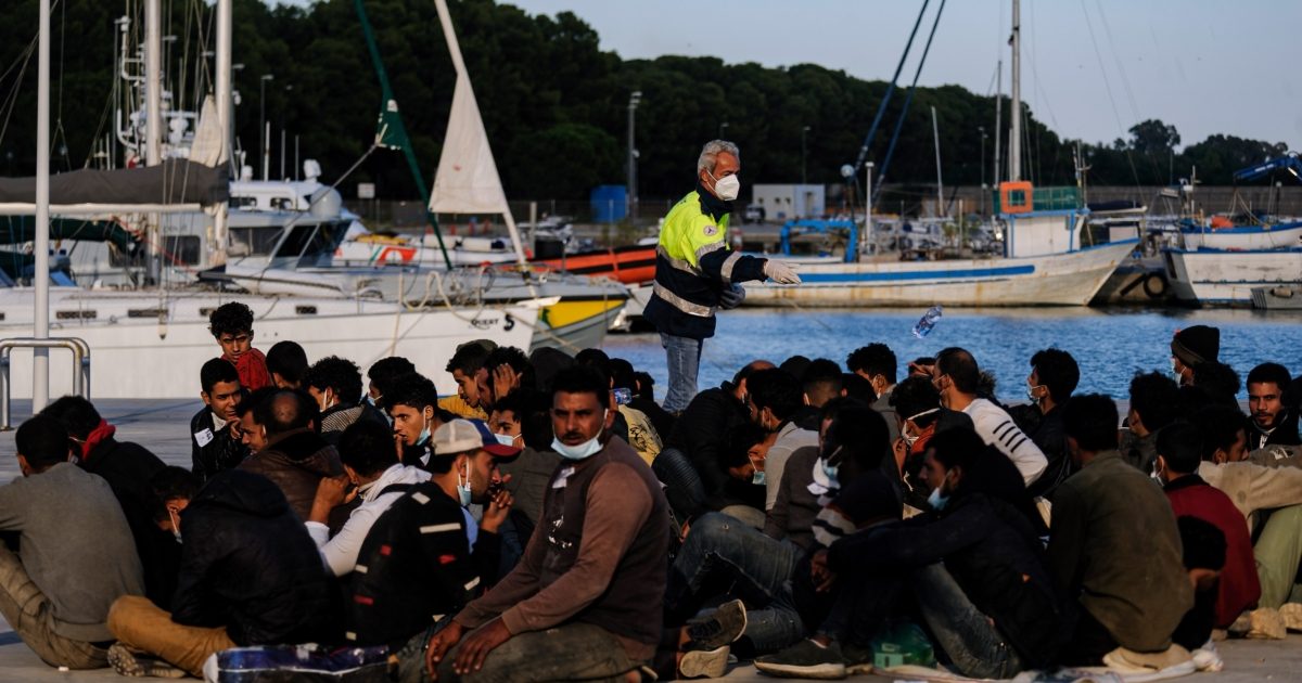 إيطاليا مهاجرين