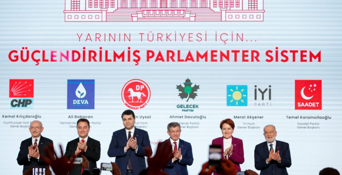 “الطاولة غادرت ولست أنا”! ميرال أكشنار تكشف كواليس الخلاف الذي كاد يعصف بـ”الطاولة السداسية”