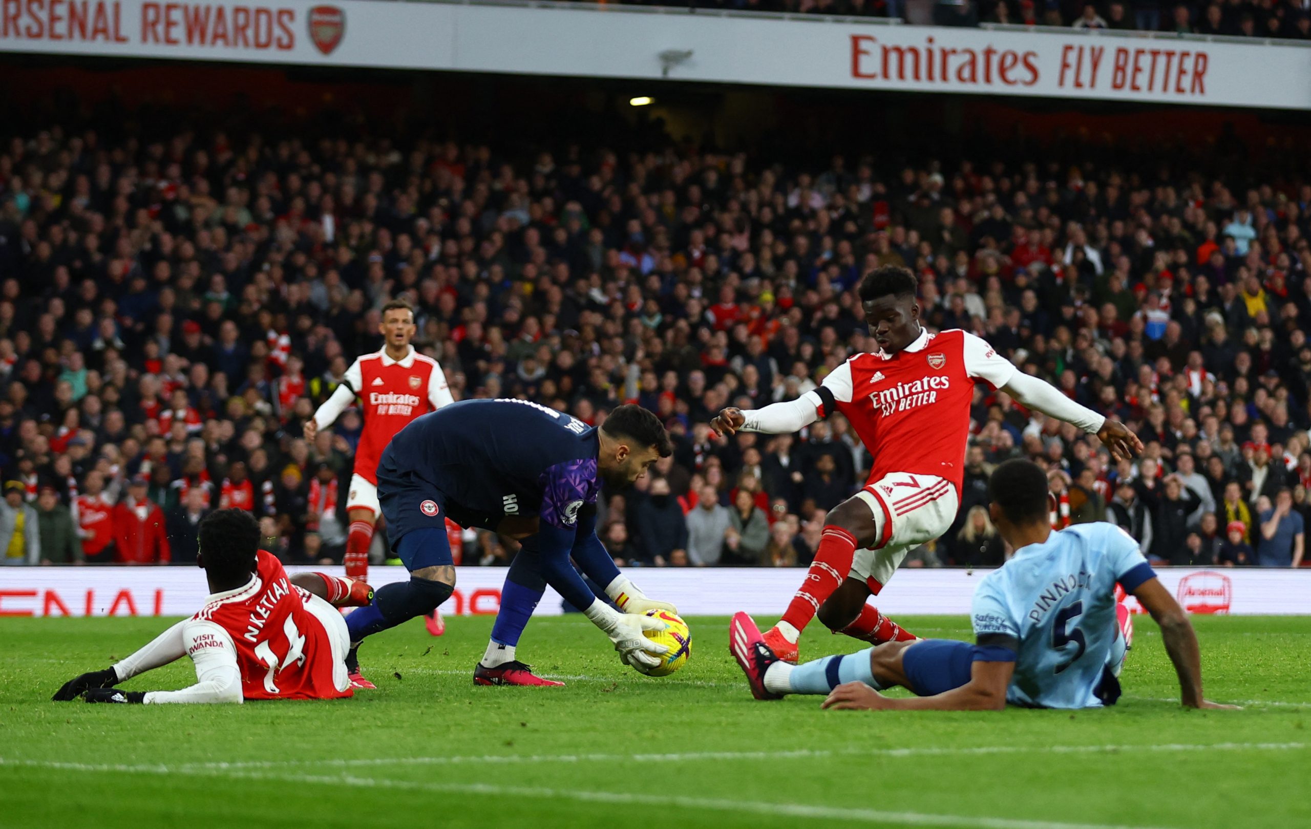 حارس المرمى الأكثر تصدياً للفرص في أوروبا هذا الموسم (رويترز)