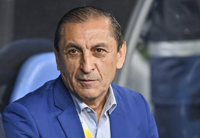 سجن ابنه بعدما فقد زوجته.. المصائب تنهال على مدرب الهلال السعودي