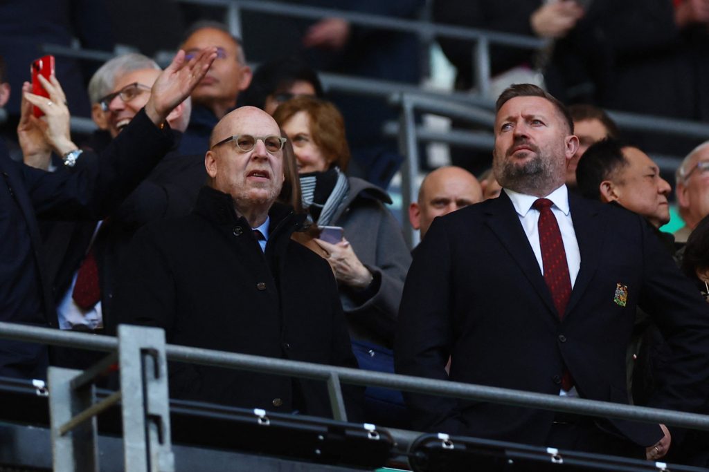 أفرام غلايزر أحد ملاك نادي مانشستر يونايتد - رويترز