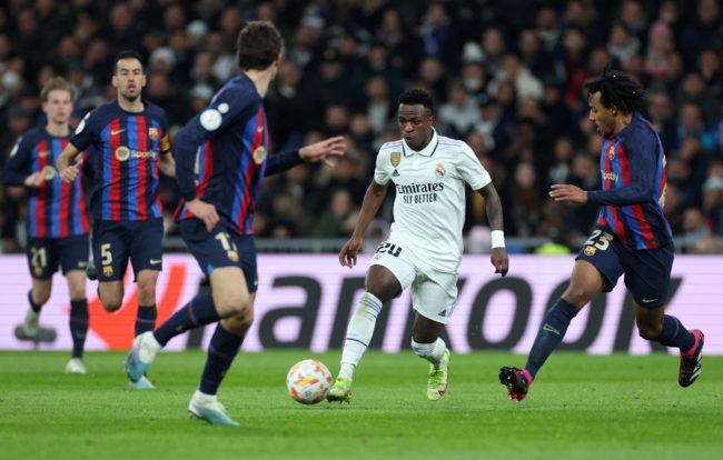 موعد مباراة برشلونة وريال مدريد اليوم.. كلاسيكو مصيري لحسم المنافسة على لقب الدوري الإسباني