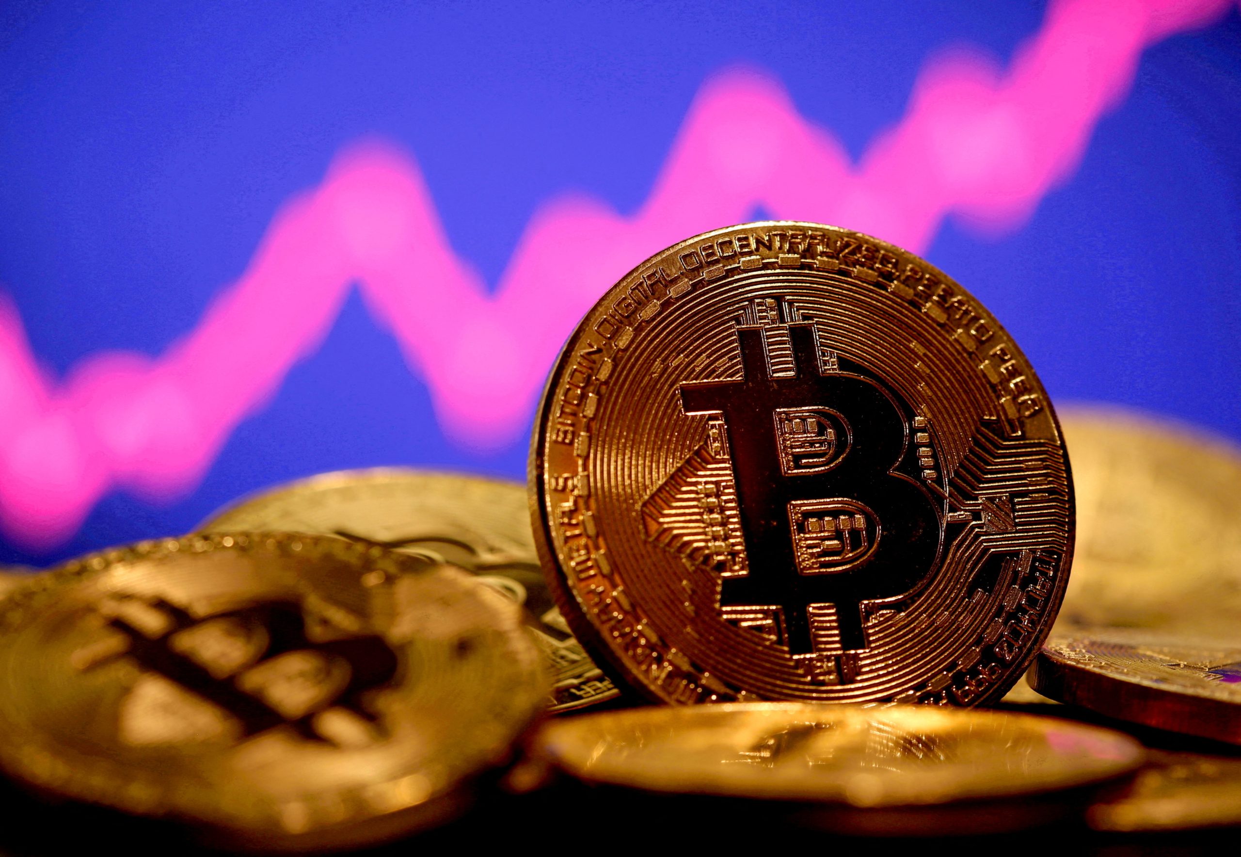 إفلاس بنكين في أمريكا استثمرا أموال المودعين بالعملات المشفرة - رويترز