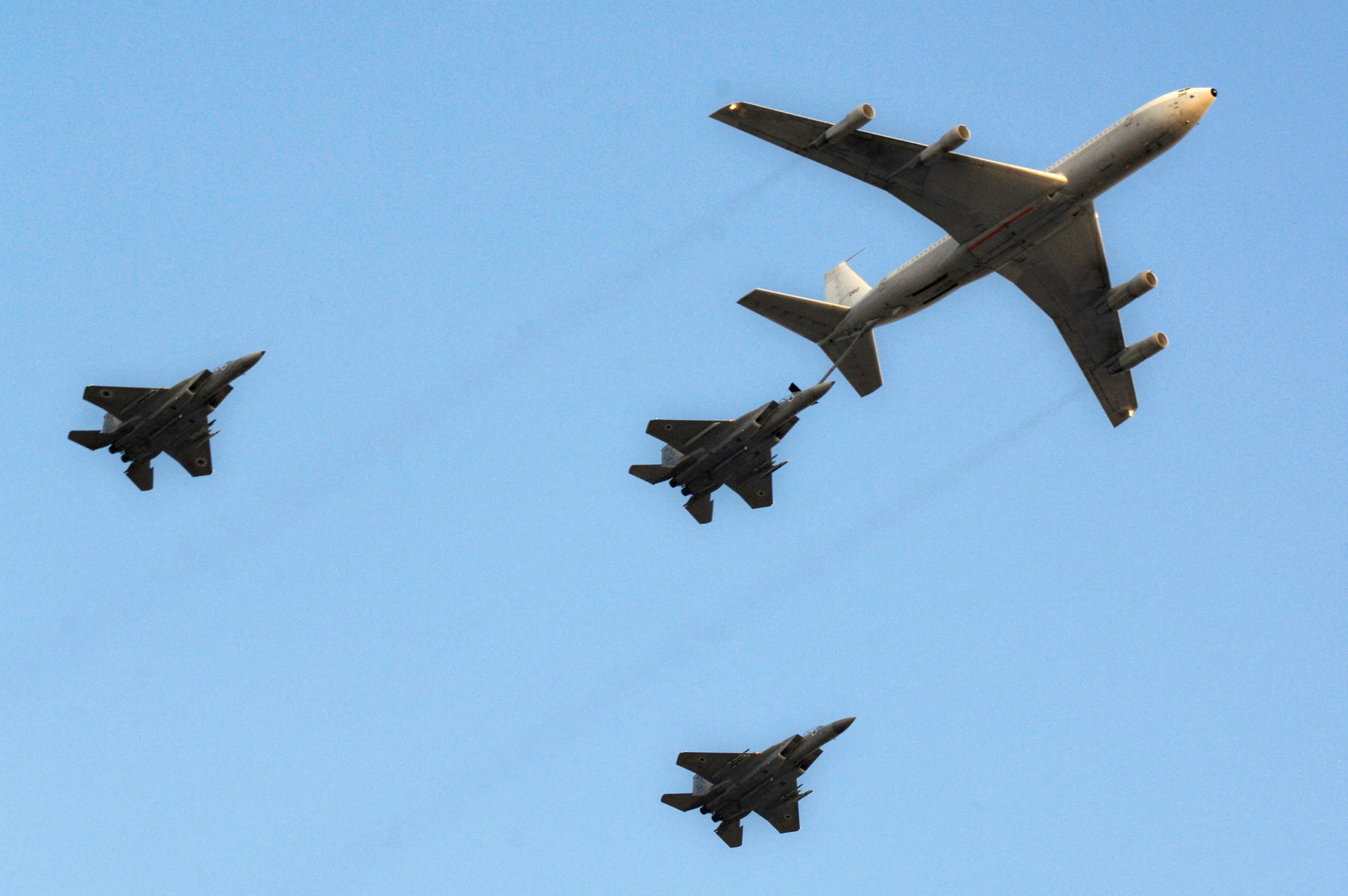 طيارون إسرائيليون يعلقون احتجاجهم ضد الحكومة “للحوار”.. عادوا لقاعدتهم بعد إضرابهم عن التدريبات