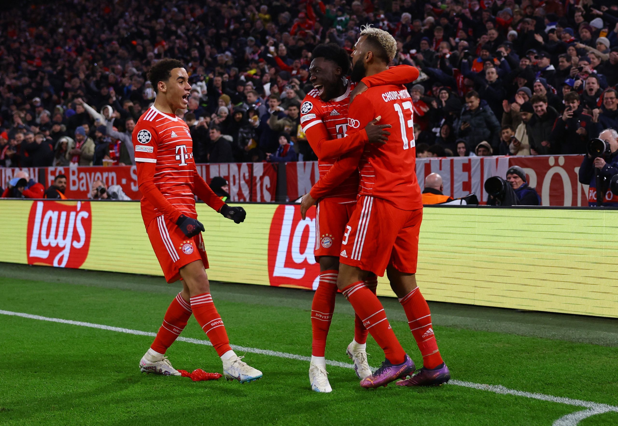 بايرن ميونيخ يُقصي سان جيرمان ويتأهل لربع نهائي دوري أبطال أوروبا (رويترز)