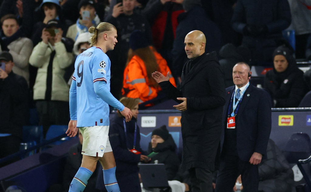 هل تعمَّد غوارديولا استبدال هالاند لمنعه من كسر رقم ميسي؟ (رويترز)