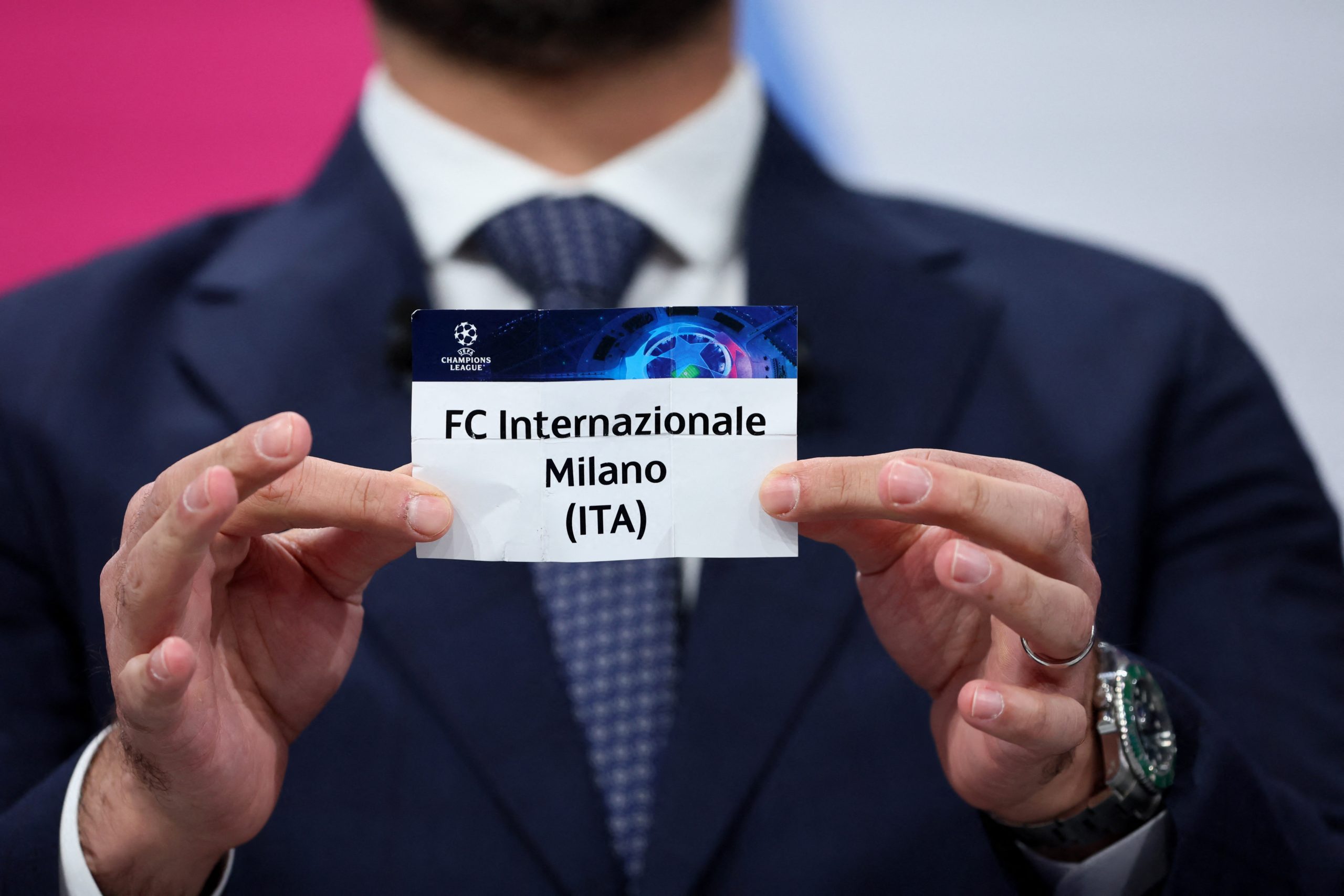 هل تم التلاعب بقرعة دوري الأبطال لخدمة الأندية الإيطالية؟ (رويترز)