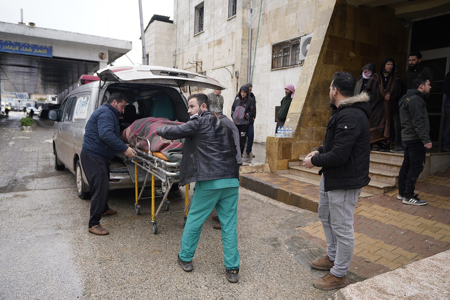 “السوريون يشعرون بالخذلان”.. لجنة تحقيق تُحمّل الأمم المتحدة ونظام الأسد مسؤولية تأخر مساعدات الزلزال