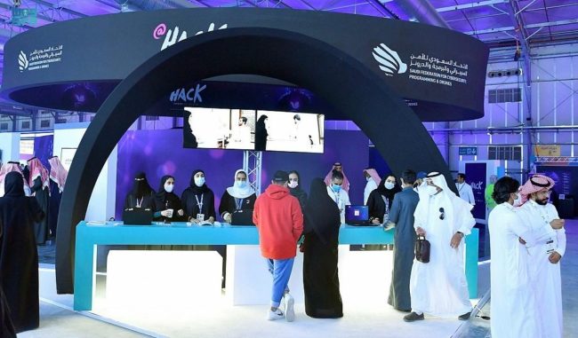 كيف تحولت السعودية إلى ساحة جديدة لمعركة الاستثمارات التقنية بين أمريكا والصين؟