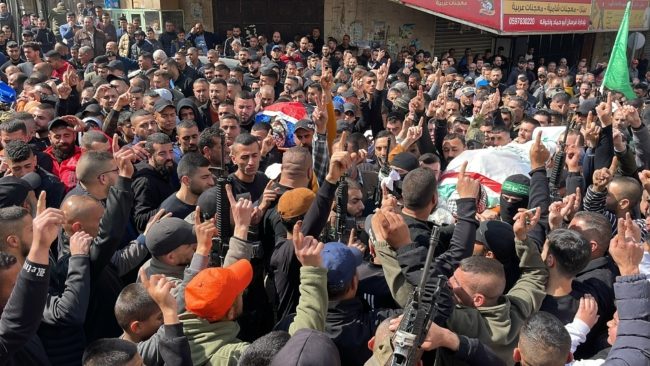 في تحدٍّ للسلطة.. كيف توحَّد أبناء الفصائل الفلسطينية في الضفة لمواجهة الاحتلال؟