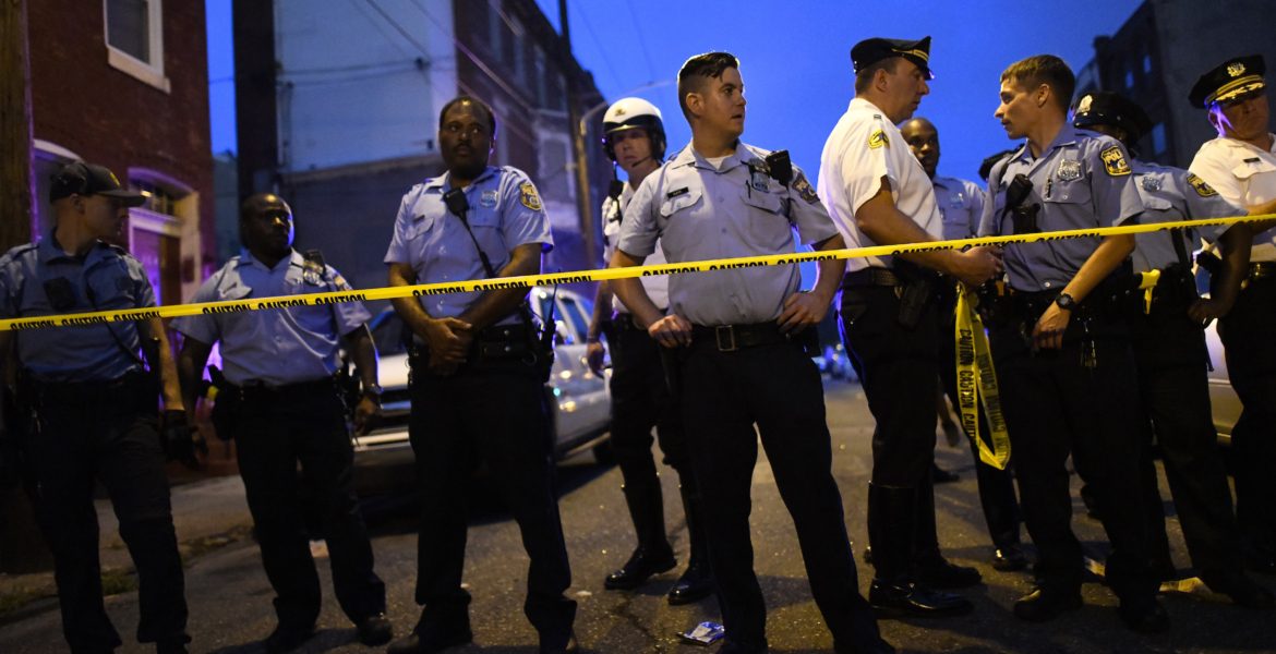 عناصر من الشرطة الأمريكية/ getty images