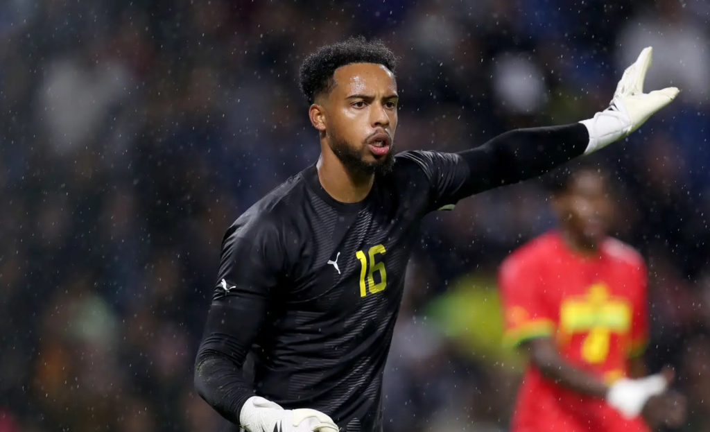 سقوط سقف مرمى على حارس خلال التدريبات - gettyimages