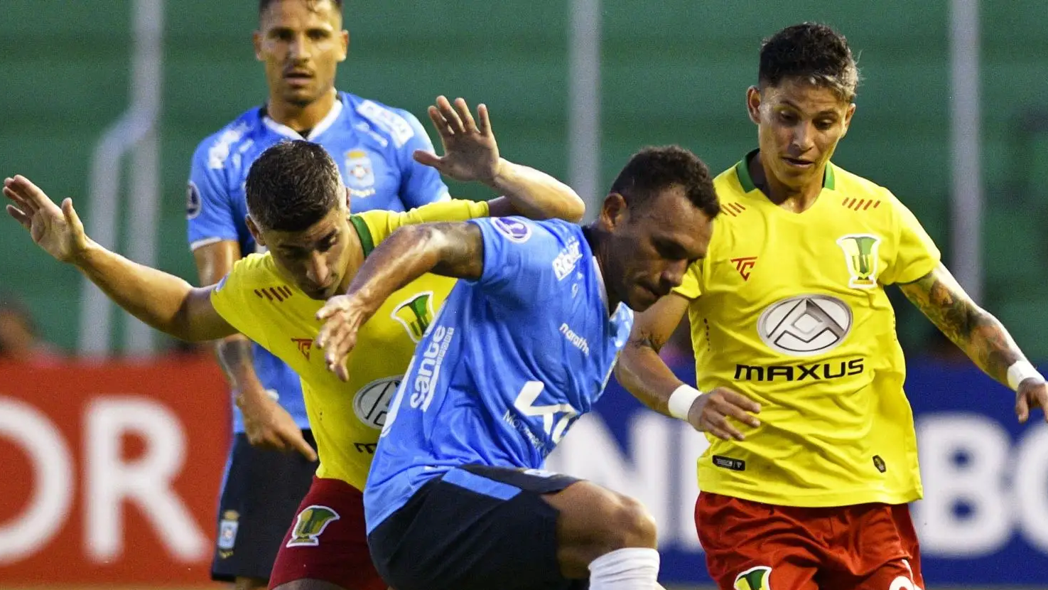 إيقاف حكم احتسب 42 دقيقة وقتاً بدلاً من الضائع - gettyimages