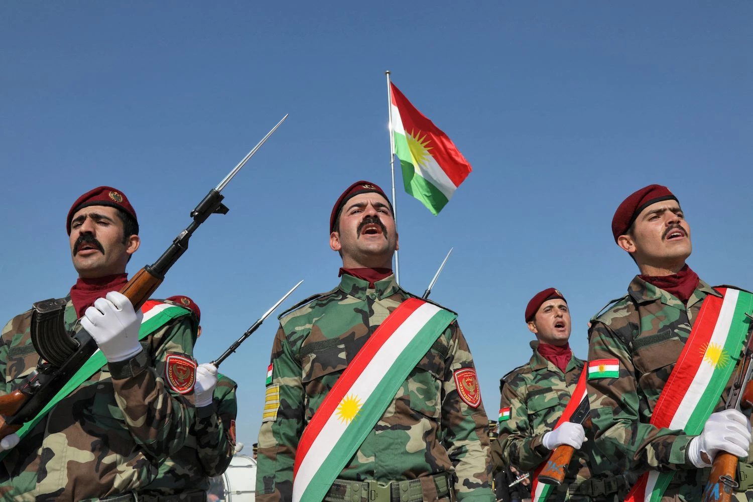 ضباط أكراد يشاركون في حفل تخرج في أربيل، عاصمة إقليم كردستان العراق، في 15 كانون الثاني 2022/ Getty