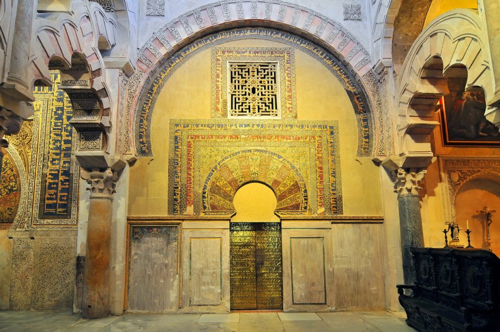 محراب في الجامع الكبير في قرطبة الذي تحول إلى كنيسة /IStock
