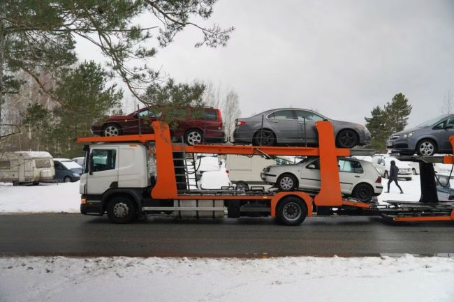 لاتفيا تدعم كييف بطريقة جديدة.. أرسلت سيارات السائقين “المخمورين” لتكون في خدمة الجيش الأوكراني